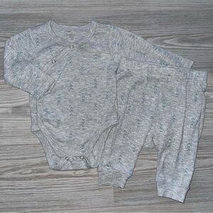 Tahari Baby Boys Arrow Print Two-Piece Outfit 3–6 Months